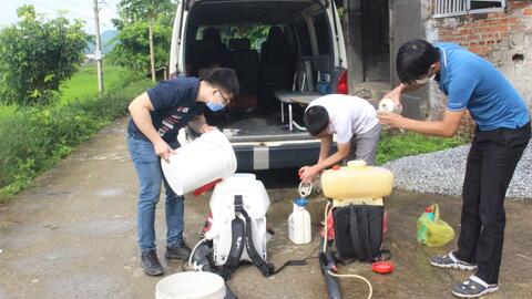 Huyện Nho Quan triển khai phun hóa chất diệt muỗi phòng chống dịch sốt xuất huyết