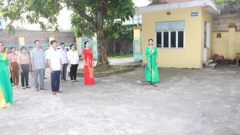 TRUNG TÂM Y TẾ HUYỆN NHO QUAN TỔ CHỨC THỰC HIỆN SINH HOẠT CHÍNH TRỊ DƯỚI NGHI THỨC CHÀO CỜ ĐẦU TUẦN